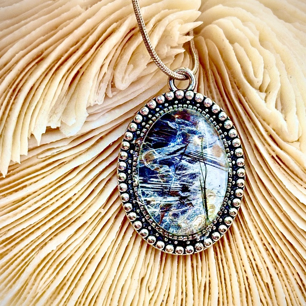 Elegant Silver Pendant Necklace